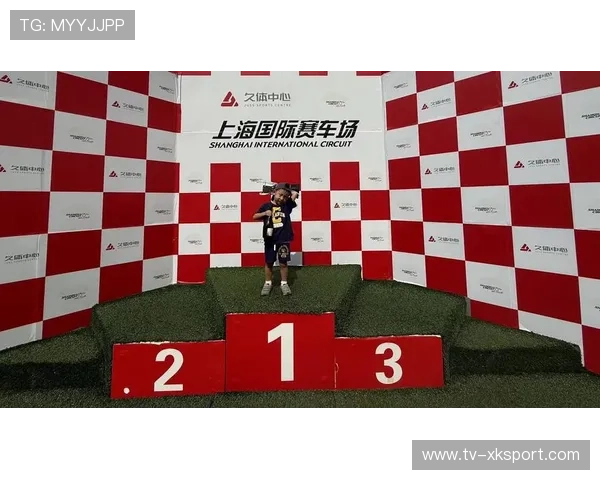 F1赛事赛道体验日吸引大量车迷亲身感受速度魅力