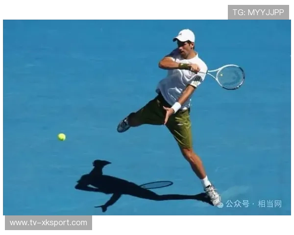 网球高空飘逸：挑高球技惊四座，完美落点压线的终极秘籍