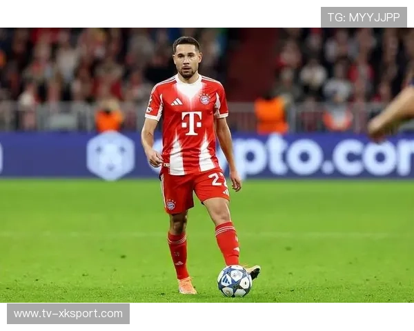 拜仁利用边后卫内收创造中路重叠优势，拜仁 边后卫